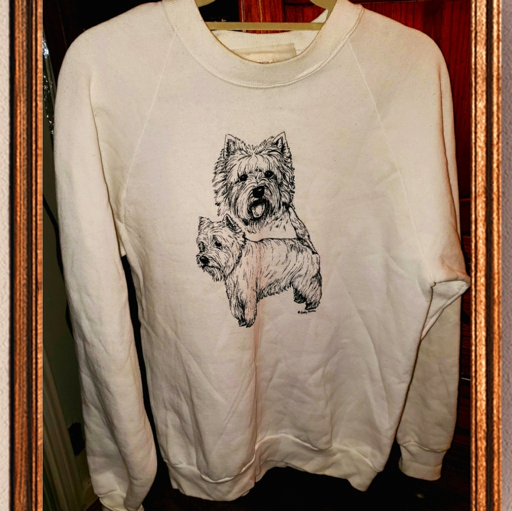 Tiny doggie sweatshirt